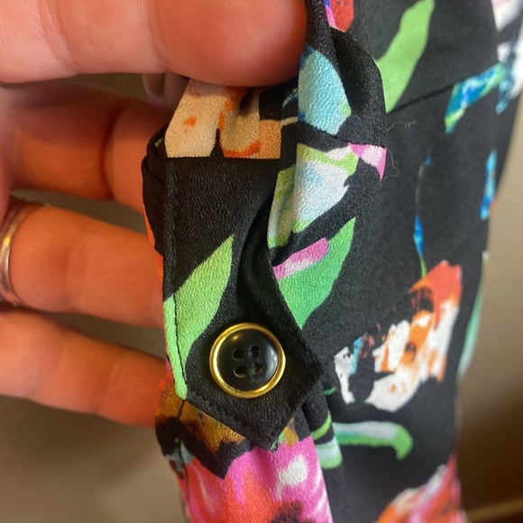 yumi Kim x revolve Liz romper black floral half sleeve w tab buttons v neck - Picture 12 of 16